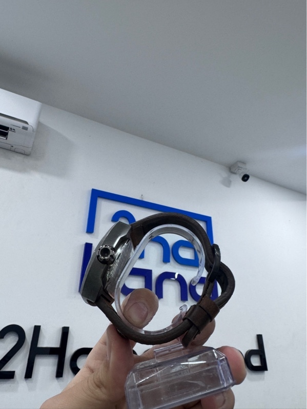 Đồng hồ Seven Friday Q-series Choo-ChooSF-Q2/03-D308 - Màu nâu - Ngoại hình 97% - Dây da gãy form, mốc dây, kính trầy nhiều - Body