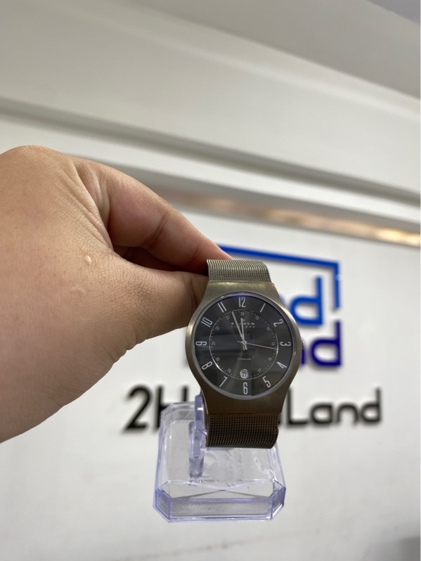Đồng hồ Skagen Titanium - Model 233XLTTM - 37mm - Mặt đen sườn màu titan - Ngoại hình 98% - Mặt lưng trầy - Body