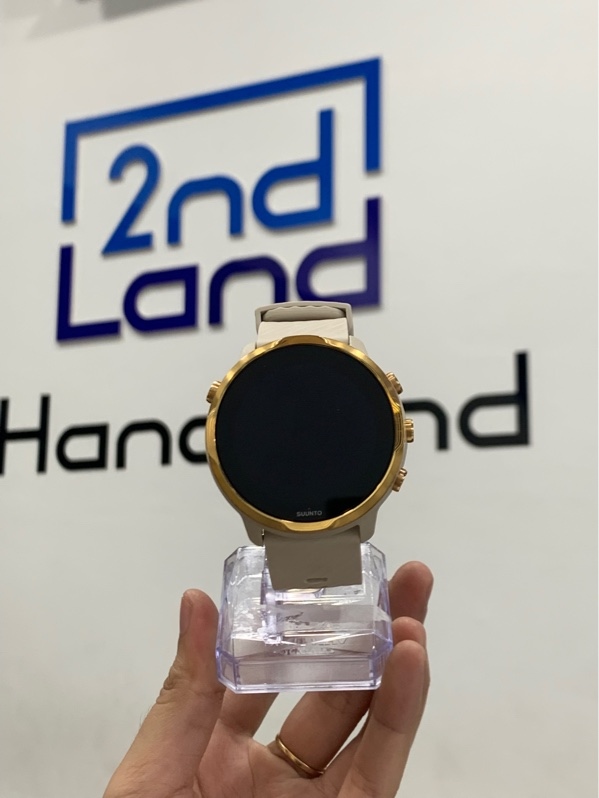Đồng hồ Suunto 7 - Màu vàng đồng - Ngoại hình: 97% - Cấn trầ, ố, trầy mặt kính nhẹ - Box, kèm sạc