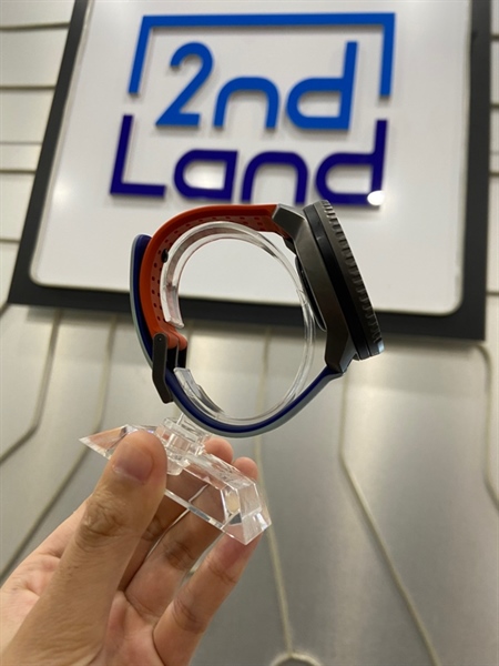 Đồng Hồ Suunto Vertical Titanium Solar - Màu bạc - Ngoại hình: 98% - Kèm sạc