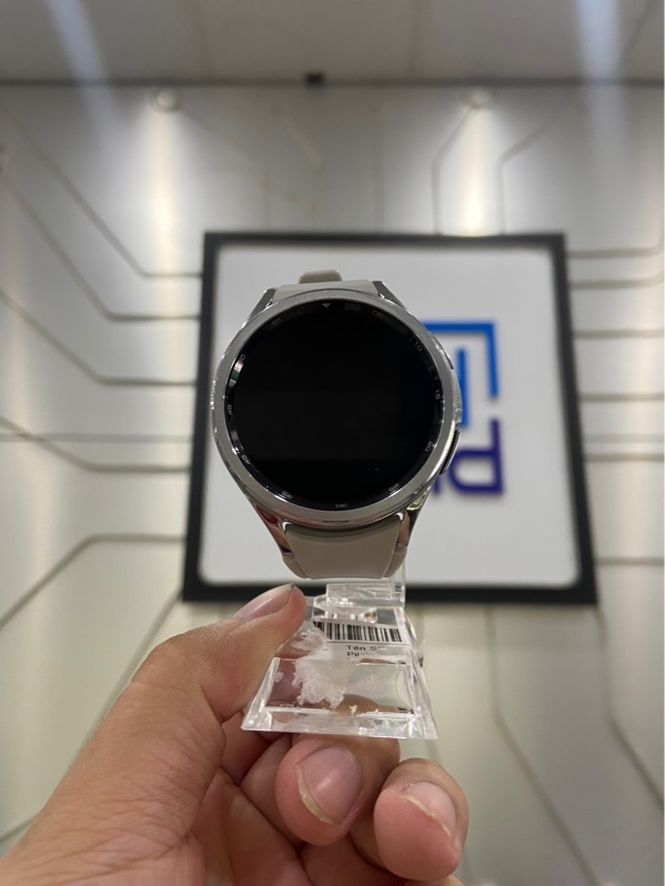 Đồng hồ thông minh Galaxy Watch 6 Classic - 47mm - LTE - GPS - Bản Thép - Màu bạc - Ngoại hình: 97% - Trầy xước mặt dưới - Kèm sạc