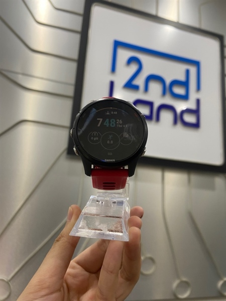 Đồng hồ thông minh Garmin Forerunner 255/40mm - Dây đeo đỏ - Màu xám - Ngoại hình: 98% - Màn 1 xước dăm nhẹ - Kèm sạc