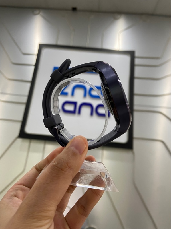 Đồng Hồ Thông Minh Huawei Watch 5 - Titanium - 46mm - Màu tím - Ngoại hình: 97.5% - Màn lưu ảnh, xước nhẹ sườn màn - Kèm sạc