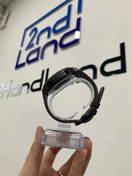 Đồng hồ thông minh Huawei Watch GT 2 Pro dây da - Màu xám - Ngoại hình: 97% - Trầy viền - Body, kèm sạc 2