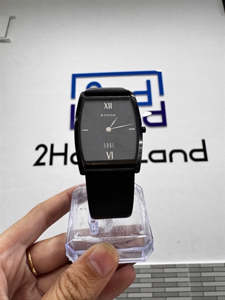 Đồng hồ Titan Edge NN1044N - Màu đen - Ngoại hình: 97% - Trầy, bụi - Body