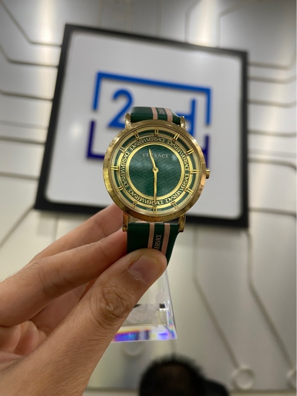 Đồng Hồ Versace VE3M00322 - 36mm - Màu vàng mặt xanh - Ngoại hình: 98% - FullBox