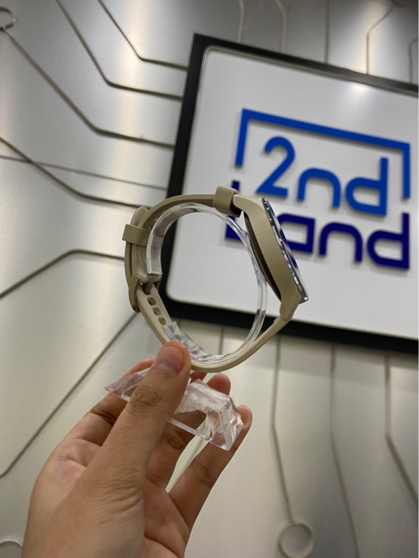 Đồng Hồ Xiaomi Mi Watch - Màu trắng - Ngoại hình: 97% - Xước sườn - Kèm sạc