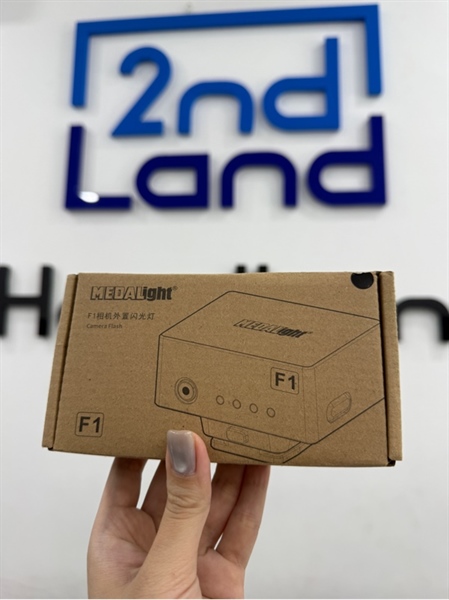 Flash MedalLight F1 - Màu bạc - Ngoại hình 98% - Kèm Box