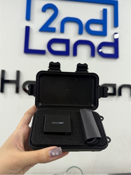 Flash mini medalight F1 - Màu đen - Ngoại hình 98% - Kèm Box , 1 dây usb-c 1