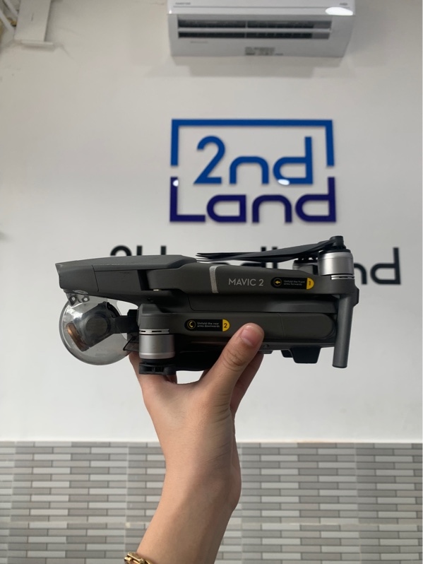 Flycam DJI Mavic 2 Zoom - Màu xám - Ngoại hình: 97% - Trầy xước body nhiều, tay cầm phai màu - Kèm sạc dây + 2 pin sạc 25 - 29 + cánh quạt