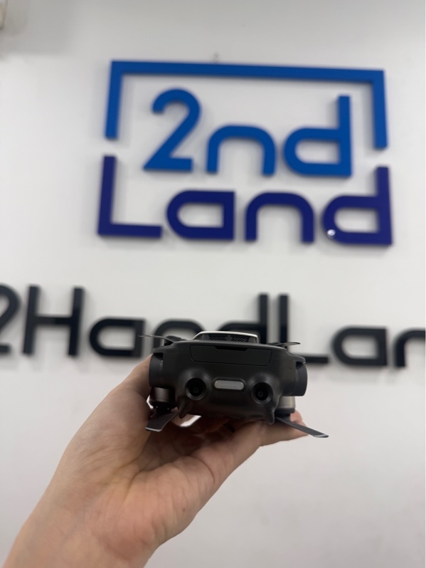 Flycam DJI Mavic Air 1 - Màu trắng - Ngoại hình 97% - Xước nhẹ - Kèm tay điều khiển dji C2 , 3 pin chu kì 15-16-17 , hub sạc , 8 cánh , sạc , dây kết nối , túi