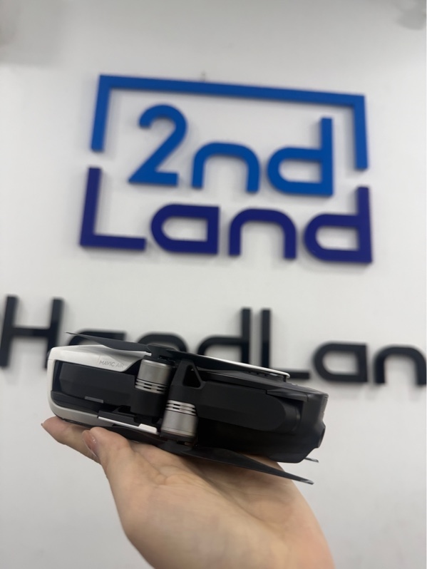 Flycam DJI Mavic Air 1 - Màu trắng - Ngoại hình 97% - Xước nhẹ - Kèm tay điều khiển dji C2 , 3 pin chu kì 15-16-17 , hub sạc , 8 cánh , sạc , dây kết nối , túi