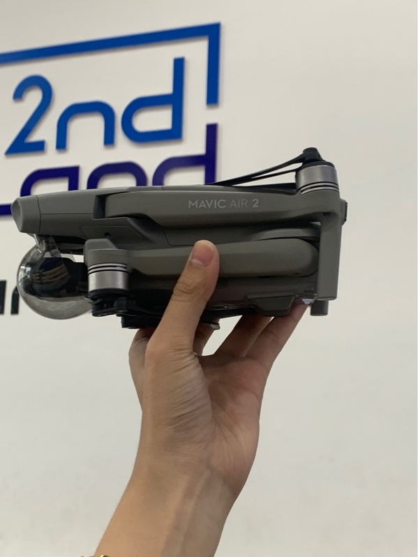 Flycam DJI mavic air 2 - 2 pin (6-9) - Màu xám - Ngoại hình: 97% - Kèm 6 cánh thay, 3 thay nắp lens, tay+sạc