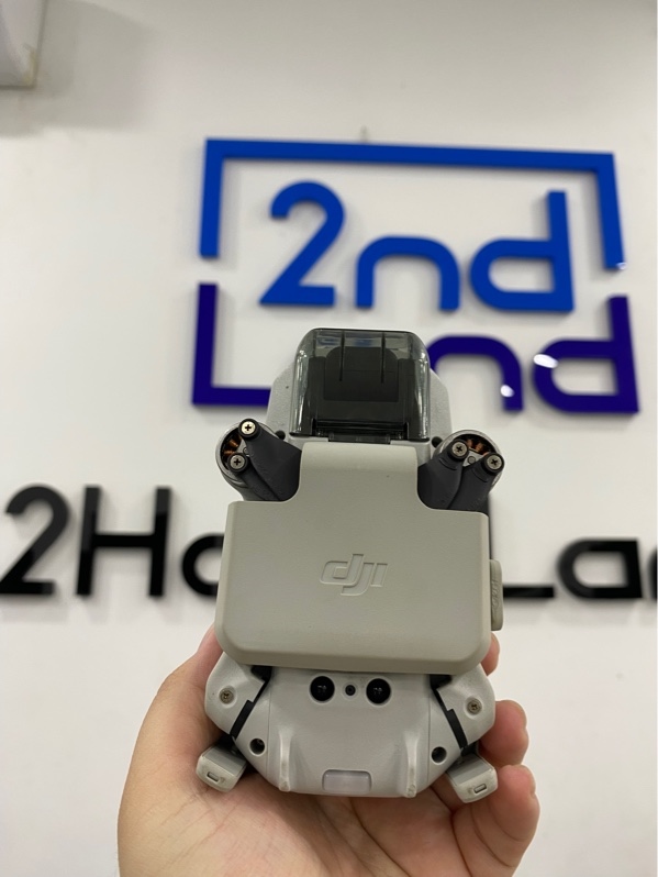 Flycam DJI Mini 2 bản combo - Màu xám - Ngoại hình 97% - dơ nhiều , trầy xước , móp 1 cánh - Kèm túi , 3 pin (Circle 6-7-11)