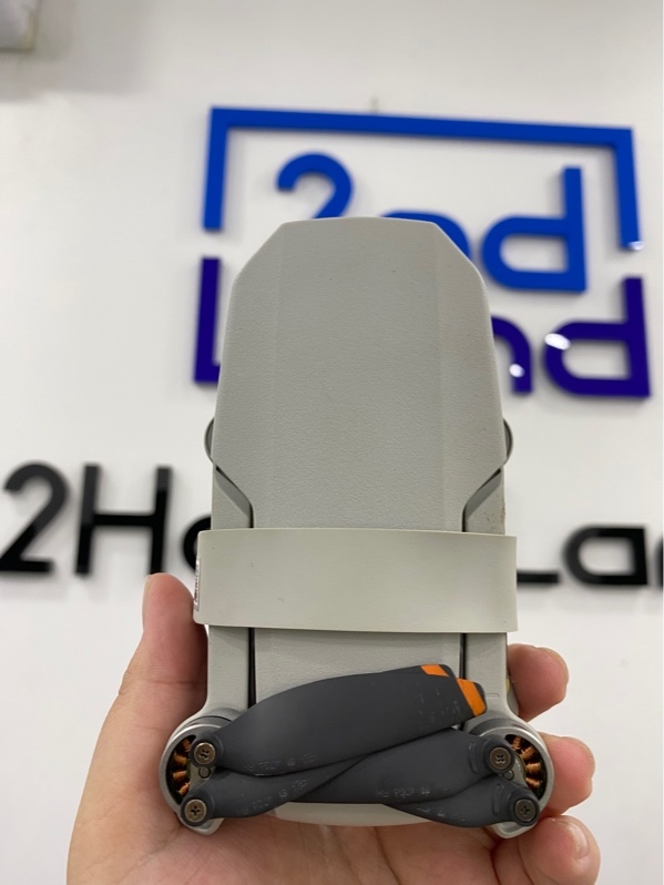 Flycam DJI Mini 2 bản combo - Màu xám - Ngoại hình 97% - dơ nhiều , trầy xước , móp 1 cánh - Kèm túi , 3 pin (Circle 6-7-11)