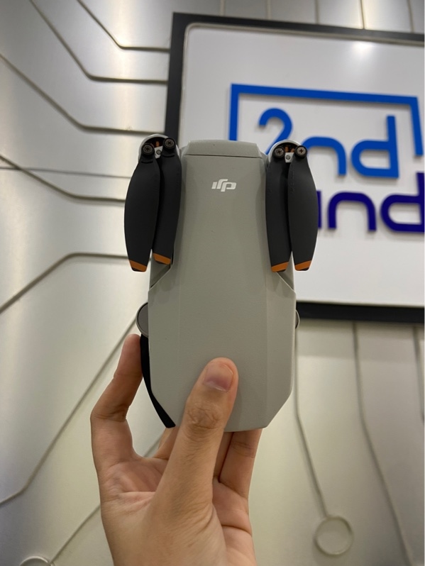 Flycam DJI Mini 2 SE - Màu xám - Ngoại hình: 98% - Kèm túi vải, 1 pin, dây sạc, 2 cặp cánh, điều khiển, chu kỳ sạc 4 lần