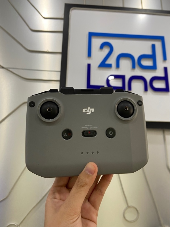 Flycam DJI Mini 2 SE - Màu xám - Ngoại hình: 98% - Kèm túi vải, 1 pin, dây sạc, 2 cặp cánh, điều khiển, chu kỳ sạc 4 lần