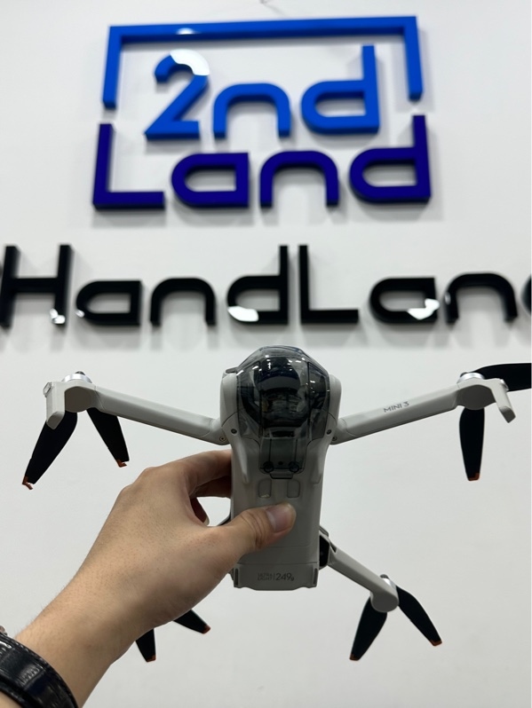 Flycam DJI Mini 3 bản combo - Màu xám - Ngoại hình 97% - Kèm tay màn hình RC 1 + 3 pin (1 Pin 10 lần sạc , 1 Pin 5 lần sạc , 1 Pin 4 lần sạc) + Dock sạc
