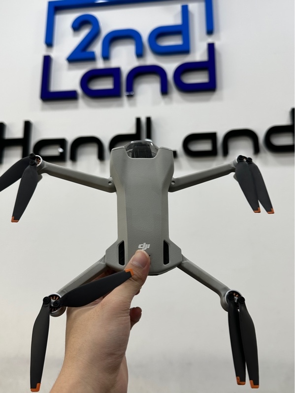 Flycam DJI Mini 3 - Bản đơn - Màu xám - Ngoại hình 97% - Có va chạm nứt vỏ nhẹ , đã thay 1 càng trước - Kèm box + 1 pin 33 lần sạc + Tay cầm RC2 + Nắp chụp cam