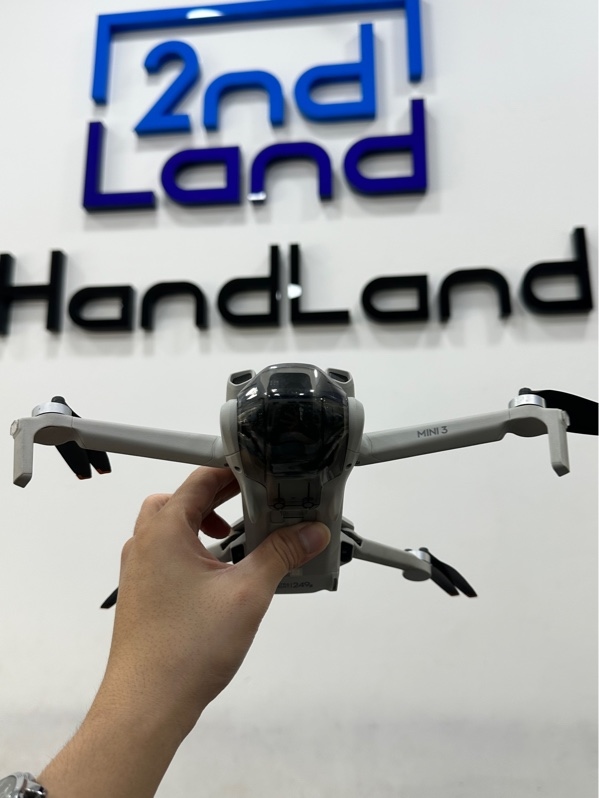 Flycam DJI Mini 3 - Bản đơn - Màu xám - Ngoại hình 97% - Có va chạm nứt vỏ nhẹ , đã thay 1 càng trước - Kèm box + 1 pin 33 lần sạc + Tay cầm RC2 + Nắp chụp cam