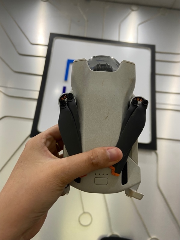 Flycam DJI Mini 3 - Màu xám - Ngoại hình: 97% - Nứt bể khung - Kèm tay cầm RC+ 3 pin (Chu kì sạc 13, 15, 18)