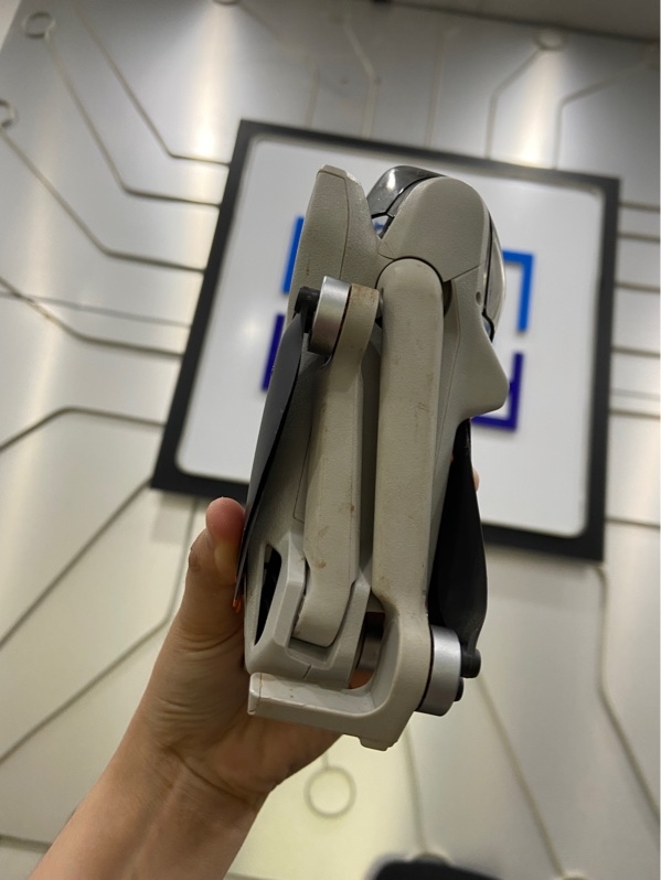 Flycam DJI Mini 3 - Màu xám - Ngoại hình: 97% - Nứt bể khung - Kèm tay cầm RC+ 3 pin (Chu kì sạc 13, 15, 18)