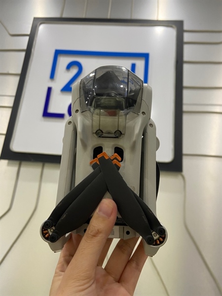 Flycam DJI Mini 3 - Màu xám - Ngoại hình: 98% - Thiếu tua vít + bộ cánh thay thế + 2 sợi cáp - Kèm 3 Pin ( 19-15-13 ) + thẻ 128GB + tay RC + túi 1