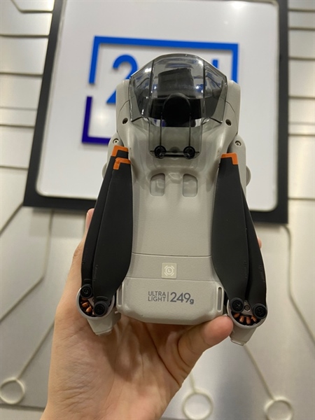 Flycam DJI Mini 3 - Màu xám - Ngoại hình: 98% - Xước viền cam - Kèm tay + 1 pin ( 4 lần ) + 3 cáp kết nối + 1 cáp sạc + 1 tua vít