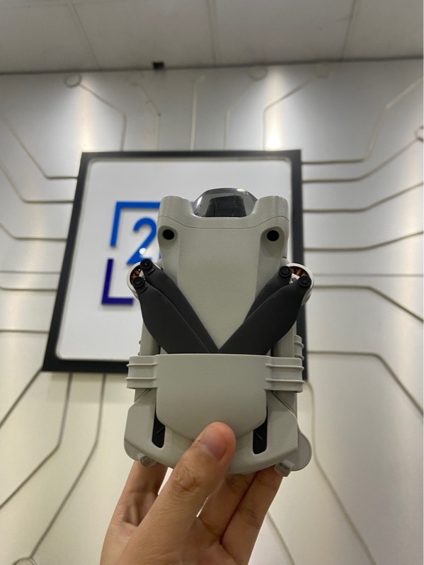 Flycam DJI Mini 3 Pro - Bản combo tay RC - Màu xám - Ngoại hình: 97.5% - Cụm cam trầy nhẹ - Đủ phụ kiện + tay RC 3 + pin thường chu kì 13,13,11