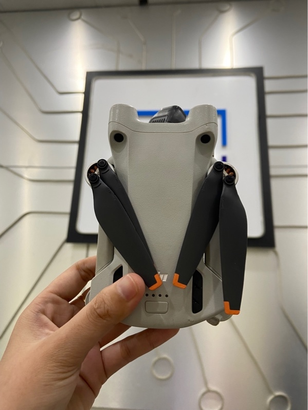 Flycam DJI Mini 3 Pro - Màu xám - Ngoại hình: 97% - Không nắp bảo vệ camera - Kèm tay cầm RC, 1 pin (ck sạc 28), túi vải