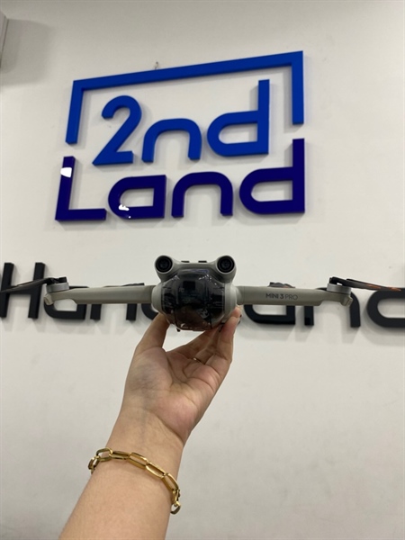 Flycam DJI Mini 3 pro - Màu xám - Ngoại hình 97% - Trầy , cấn , thân ố , cánh bị chém mẻ - Kèm 1 tay RC , 1 dock sạc , 3 cặp cánh , 3 pin (chu kỳ 30,chu kỳ 28, chu kỳ 27) 1