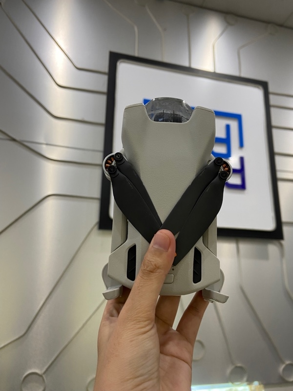 Flycam DJI Mini 3 thường - Bản tay đơn RC - Màu xám - Ngoại hình: 98% - Cánh quay mẽ - Kèm túi + 2 pin (11,3)