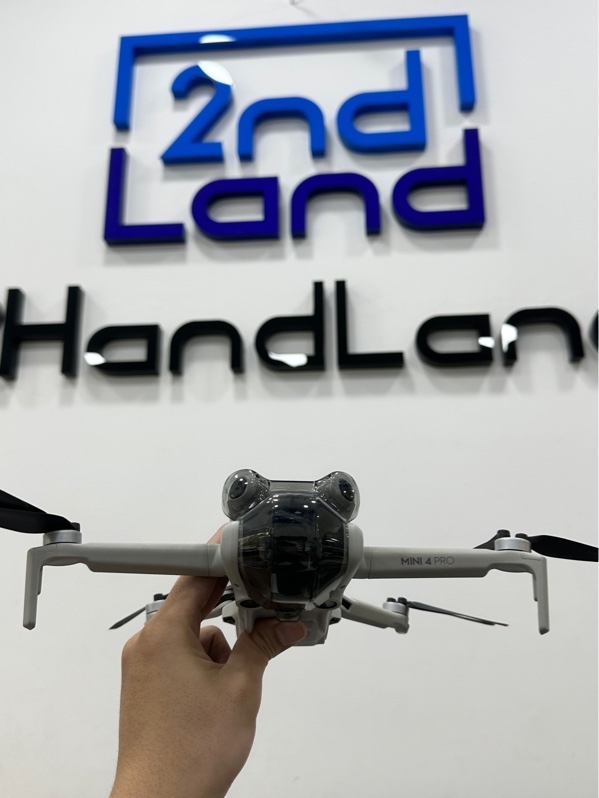 Flycam DJI Mini 4 Pro bản đơn - Màu bạc - Ngoại hình 97% - Kèm túi đựng + 2 cánh thay thế + 1 pin 23 lần sạc + 1 dock sạc + Kèm tay RC2 màn hình