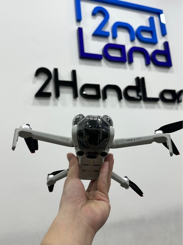 Flycam DJI Mini 4 Pro Fly More Combo (DJI RC 2) - Màu xám - Ngoại hình 98% - Fullbox (thiếu 1 dây C-C) ( 1 Pin sạc 11 lần + 1 Pin sạc 12 lần + 1 Pin sạc 13 lần )