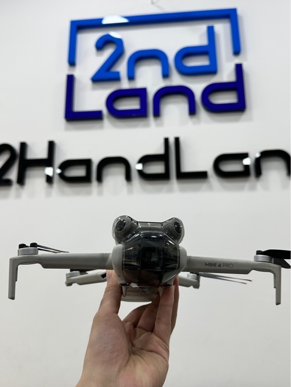 Flycam DJI Mini 4 Pro Fly More Combo (DJI RC2) - Màu xám - Ngoại hình 97% - Kèm túi đựng + 3 pin ( pin plus 15, pin plus 17, pin thường 20 lần) + Dock sạc + Tay cầm RC2 + Ốp gimbal + Ốp thân máy