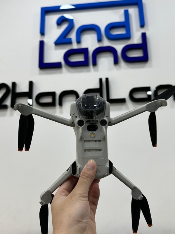 Flycam DJI Mini 4 Pro Fly More Combo (DJI RC2) - Màu xám - Ngoại hình 97% - Kèm túi đựng + 3 pin ( pin plus 15, pin plus 17, pin thường 20 lần) + Dock sạc + Tay cầm RC2 + Ốp gimbal + Ốp thân máy