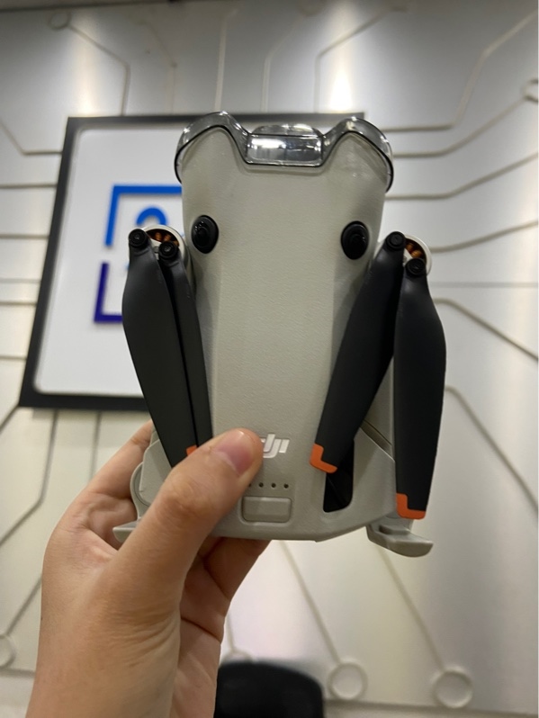 Flycam DJI Mini 4 Pro - Màu xám - Ngoại hình: 96% - Nứt bể thân - Kèm tay RC2, 2 pin ( 1 viên sạc 87 lần, 1 viên sạc 98 lần), dock, túi