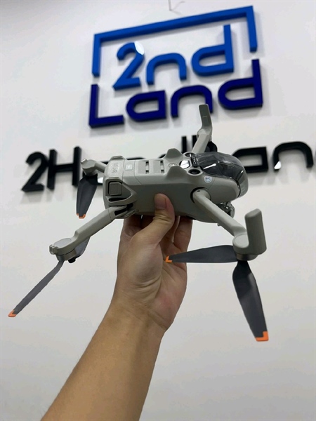 Flycam DJI Mini 4 Pro (RC-N2) - Màu xám - Ngoại hình 97% - Trầy cấn nứt nhẹ - Kèm 2 PIN ( 1 Pin Cycle 15 + 1 pin 64 lần sạc ) + tay RC-N2 + Dây c to c + + 2 cánh thay + Ốp Gimble + Ốp thân + Box