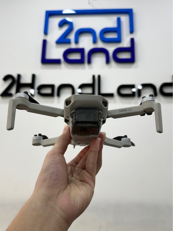Flycam DJI Mini 4K ( tay cầm DJI RC-N1C) - Màu xám - Ngoại hình 97% - Mất kính lens gimbal, trầy - Kèm tay RC-N1C + 1 pin (32 lần) + dây C-Lightning + dây C-C + Box