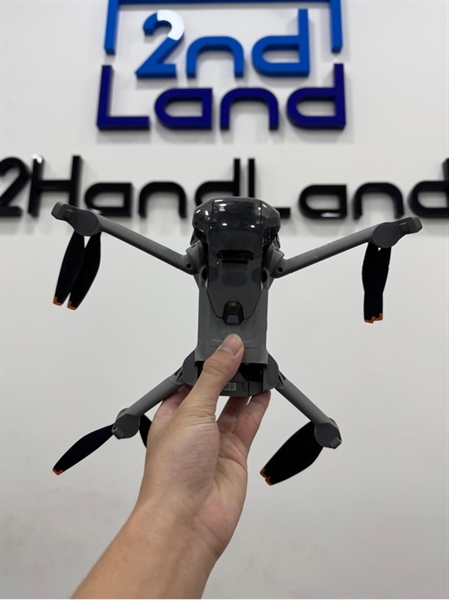 Flycam DJI Mini 5 Pro Fly More Combo Plus (DJI RC2) - 3 Pin Plus sạc 4 lần - Màu bạc - Ngoại hình 97% - 1 cánh trước phải mẻ nhẹ, cấn nhẹ, càng bị cấn - Fullbox thiếu cáp tye c c zin ( Còn bảo hành hãng DJI tới 06/12/2026 )