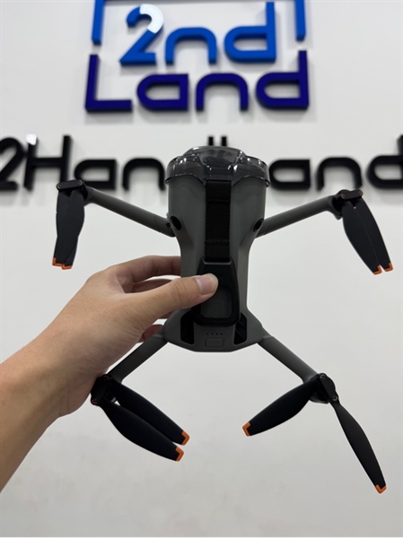 Flycam DJI Mini 5 Pro Fly More Combo Plus (DJI RC2) - 3 Pin Plus sạc 4 lần - Màu bạc - Ngoại hình 97% - 1 cánh trước phải mẻ nhẹ, cấn nhẹ, càng bị cấn - Fullbox thiếu cáp tye c c zin ( Còn bảo hành hãng DJI tới 06/12/2026 ) 2