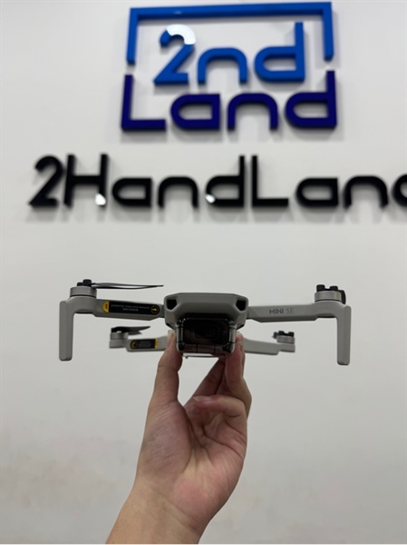 Flycam DJI Mini SE - Màu xám - Ngoại hình 97% - Nứt vỏ nhẹ xíu - Kèm 1 tay + 3 dây kết nối + 1 dock sạc + 3 pin (mỗi pin 1 lần sạc) 1
