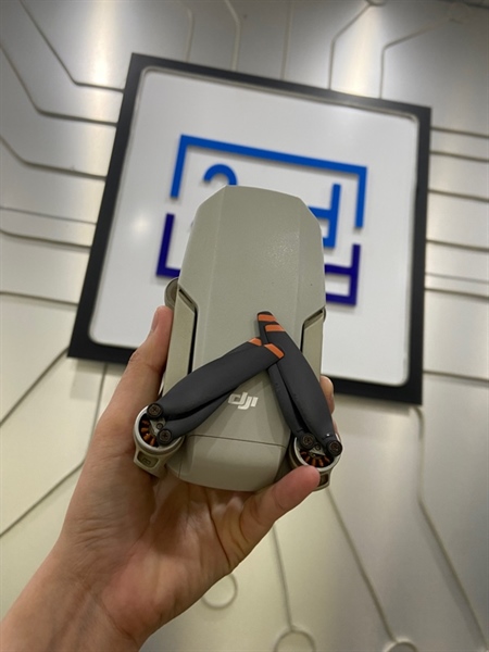 Flycam DJI Mini SE - Màu xám - Ngoại hình: 98% - Ố nhẹ - Kèm tay cầm C2, 1 cáp type-c, 1 cáp micro-b, 2 pin (chu kì sạc 3 lần với 7 lần), 1 dock sạc, hộp 6 cái filter, bộ khuyếch đại tín hiệu, bộ phản xạ tín hiệu, tua vít, 4 cánh thay thế, túi