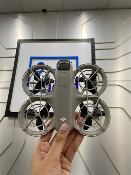 Flycam DJI Neo - Combo - Màu xám - Ngoại hình: 98% - Kèm 3 pin 1-1-1 + 1 dock + 2 cánh tay + 1 tay cầm thường + 2 dây kết nối