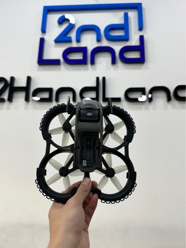 Flycam FPV DJI Avata 1 QF2W4K - Màu đen xám - Ngoại hình 97% - Cam đáy tróc phim kính nhẹ - Kèm 1 pin ( sạc 25 lần ) + Bộ kit bảo vệ + Đế sạc pin DJI AVATA HUB + Kính DJI Goggles 2 các nút hơi mòn,hở keo theo thời gian sử dụng+Điều khiển DJI Controller 2