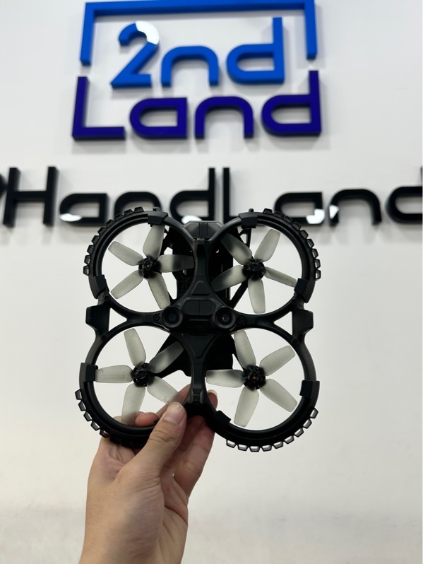 Flycam FPV DJI Avata 1 QF2W4K - Màu đen xám - Ngoại hình 97% - Cam đáy tróc phim kính nhẹ - Kèm 1 pin ( sạc 25 lần ) + Bộ kit bảo vệ + Đế sạc pin DJI AVATA HUB + Kính DJI Goggles 2 các nút hơi mòn,hở keo theo thời gian sử dụng+Điều khiển DJI Controller 2