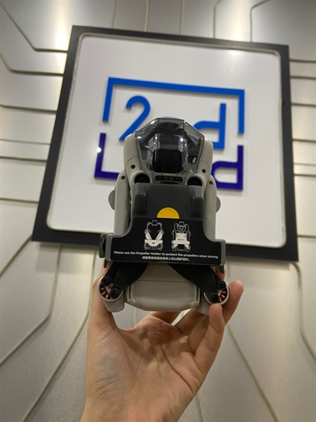 Flycam Mini 4 Pro - Màu xám - Ngoại hình: 98% - Kèm túi + 2 pin ( 5,5) + 1 pin bị lỗi + 1 cánh mẻ + tay cầm + dock sạc 3