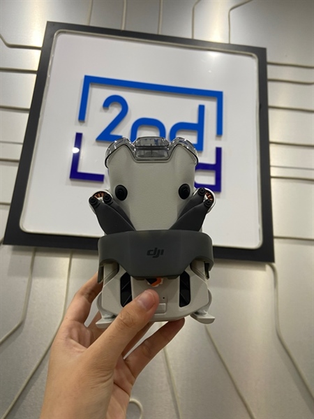 Flycam Mini 4 Pro - Màu xám - Ngoại hình: 98% - Kèm túi + 3 pin plus ( 4,2,2) + dock sạc + kèm tay RC 1