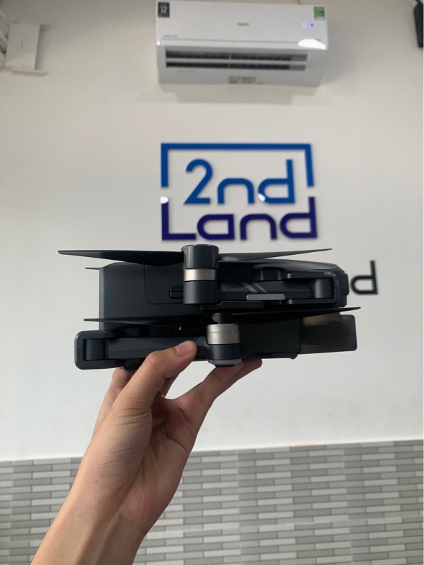 Flycam SJRC F22 - Màu xám - Ngoại hình: 96% - Trầy xướt, móp nhẹ - Kèm túi + 1 pin + 1 tay cầm + 3 cánh thay