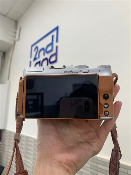 Fujifilm X-A7 - Màu nâu - Ngoại hình: 98% - Body, kèm sạc linh kiện, kèm lens kit 15-45mm , không nắp che lens + máy ảnh 2